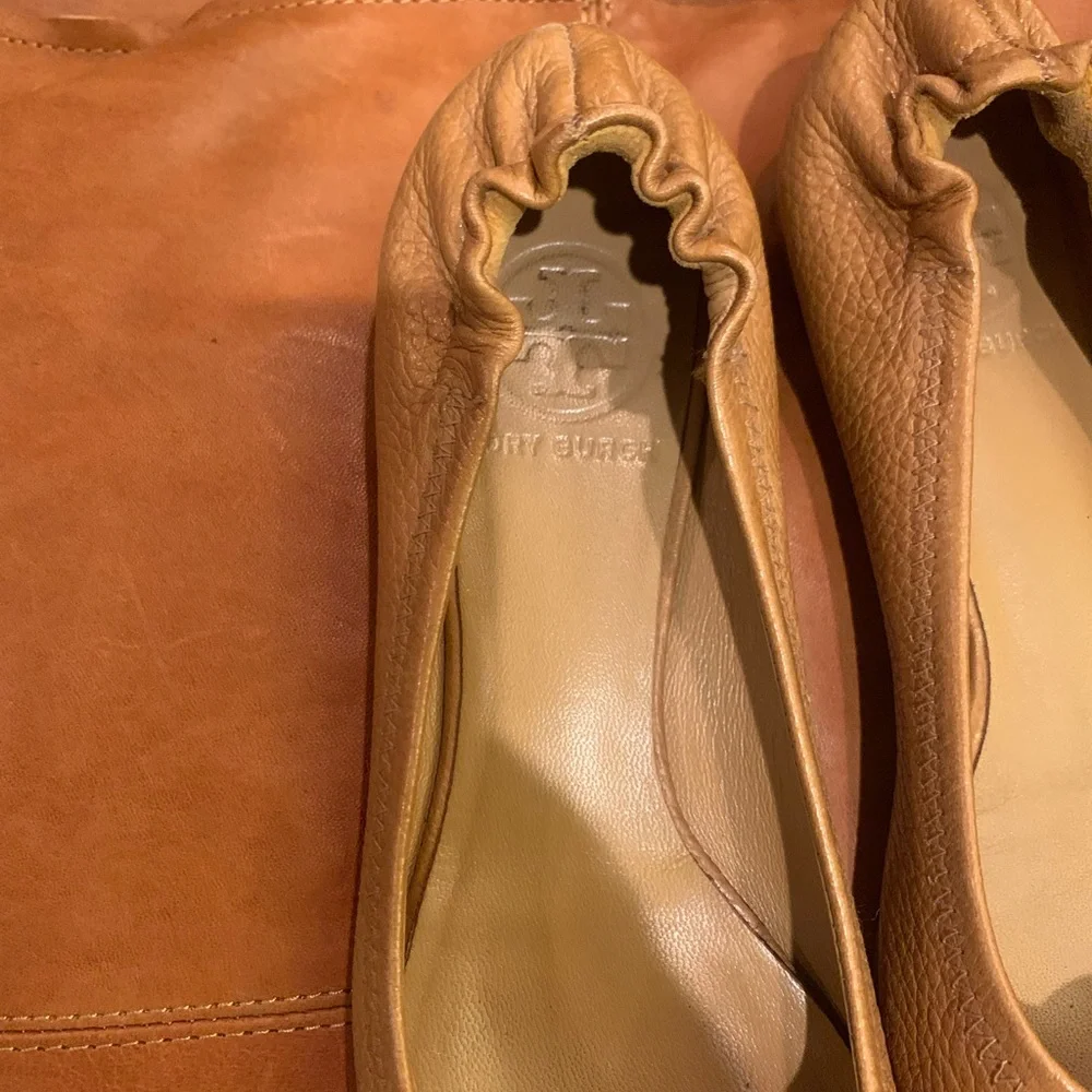 Tory Burch Cognac/Tan Leather Logo Ballet Flats - Picture 2 of 8